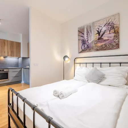 William's Modern Luxe By The Station *