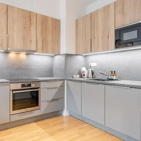 William's Modern Luxe By The Station Appartement