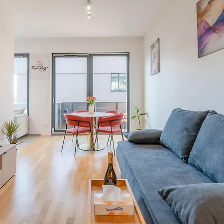 William's Modern Luxe By The Station Daire Prag