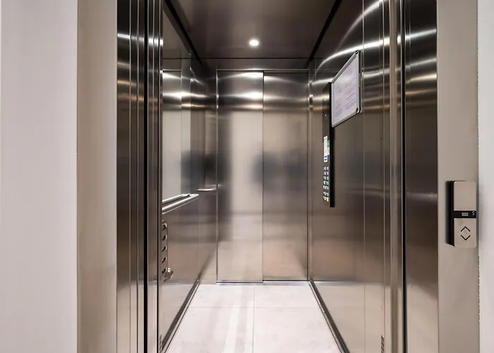 William's Modern Luxe By The Station Daire Prag