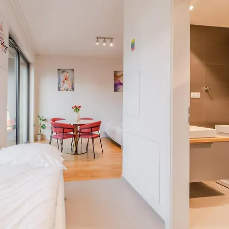 William's Modern Luxe By The Station *
