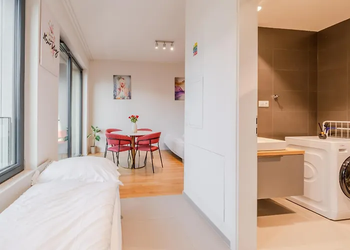 William's Modern Luxe By The Station *