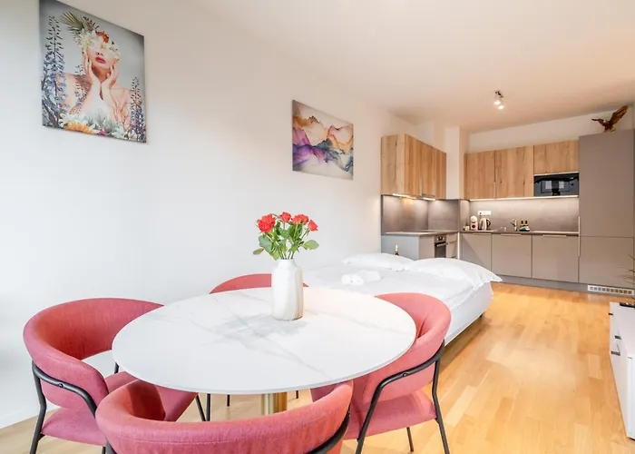William's Modern Luxe By The Station Appartement