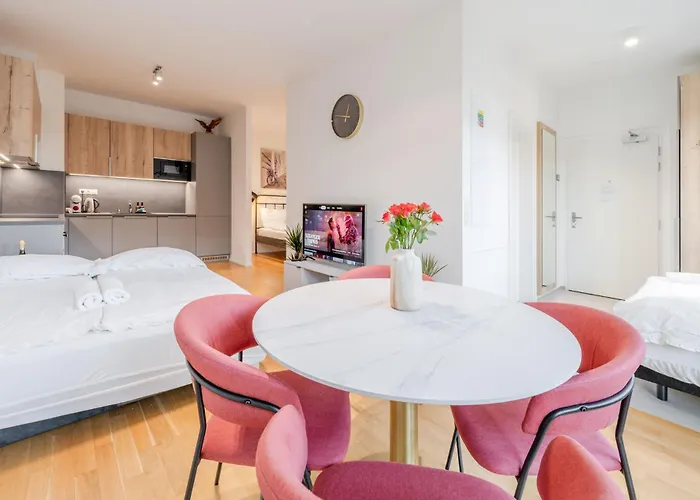 William's Modern Luxe By The Station Praga